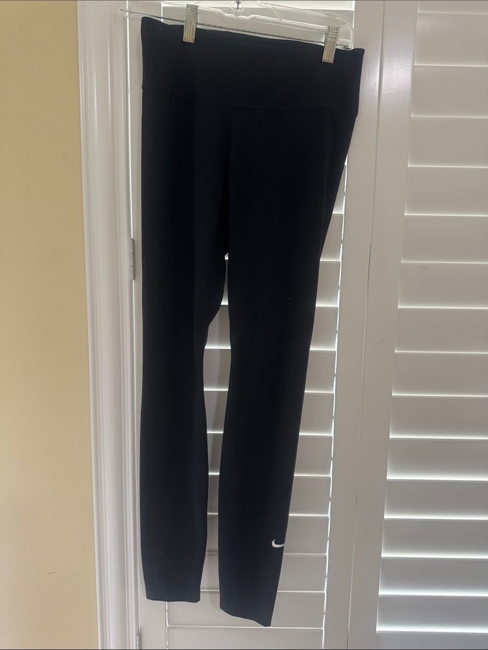 Nike Black High-Waist Performance Leggings with Swoosh size M